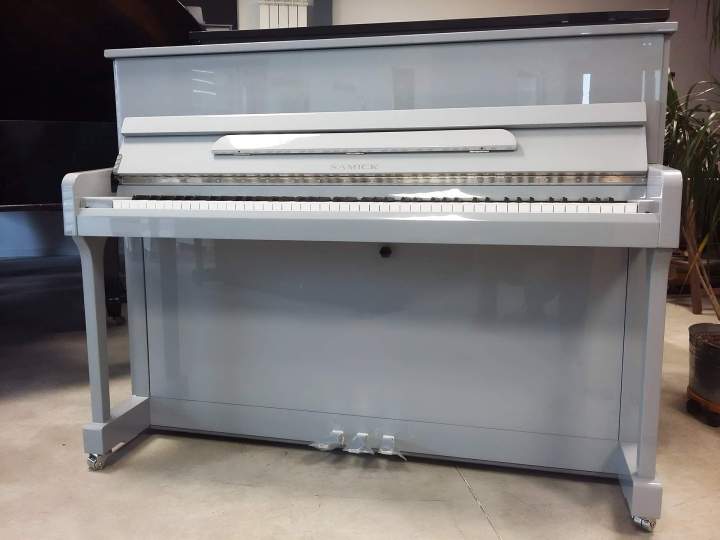 Vendeur de piano Tinténiac